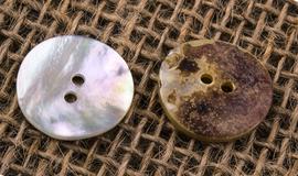 Perleťový gombík 18 mm